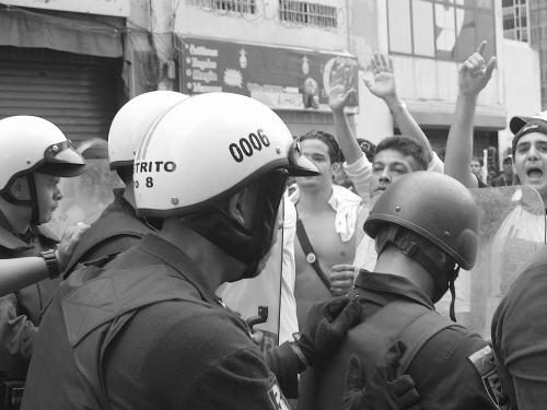 Fotografia de Fernando - Galeria Fotografica: Manifestaciones en Venezuela - Foto: Enfrentamientos