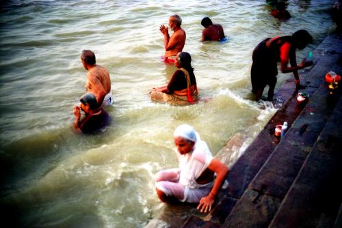 Fotografia de Rough Photo - Galeria Fotografica: Ganga Pilgrimage - Foto: Ganga Pilgrimage #6