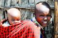 Foto de  Joan Teixido - Galería: Massais - Fotografía: madre y bebe