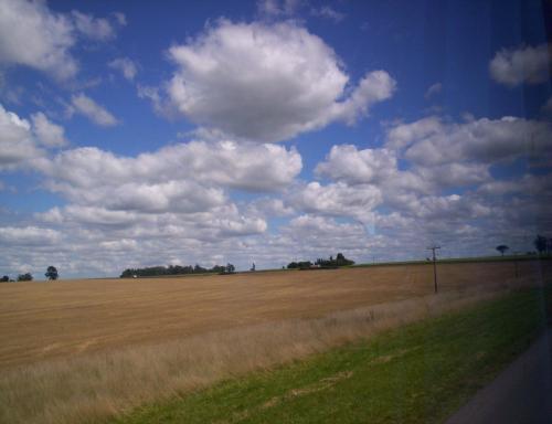 Fotografia de  - Galeria Fotografica: OTRO VERANO INCREIBLE EN NECOCHEA - Foto: NUBES EN EL CAMINO 1