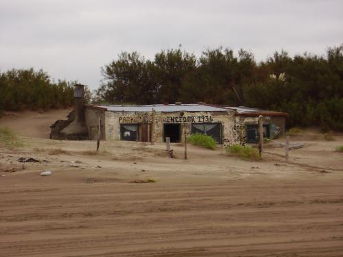 Fotografia de  - Galeria Fotografica: marinas - Foto: un refugio a orillas del mar