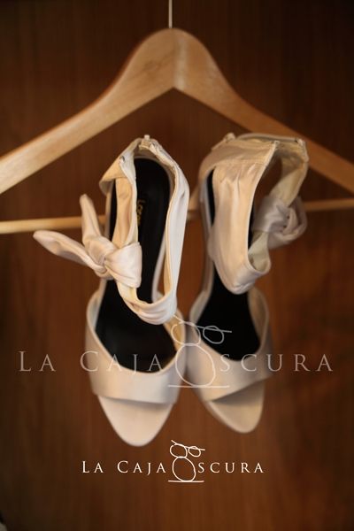 Fotografia de La caja oscura - Galeria Fotografica: Bodas 2012 - Foto: zapatos