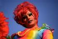 Foto de  Carlos Porras - Galería: Manifestacin del Orgullo Gay - Fotografía: Travestida con abanico, traje de colores y peluca