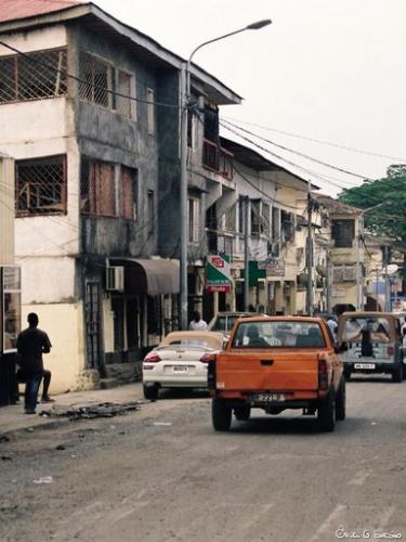 Fotografia de ngel G Expsito - Galeria Fotografica: Contrit. Luces y colores de Guinea Ecuatorial - Foto: Fuji est en todas partes