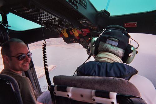 Fotografia de Pablo - Galeria Fotografica: Vuelo helicptero por Barcelona - Foto: El piloto y el que cumple