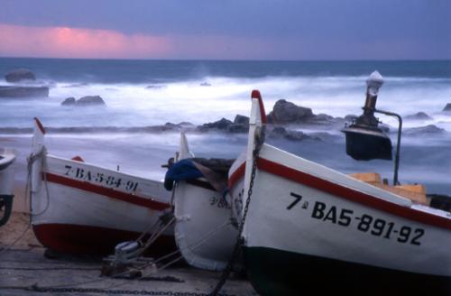Fotografia de Sin Nombre - Galeria Fotografica: Barques a Calella de Palafrugell - Foto: Temporal de llevant
