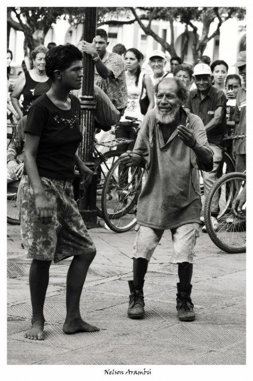 Fotografia de Nelson Jhannye Aramb - Galeria Fotografica: Momentos - Foto: Bailarines callejeros