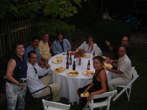 Fotografia de Sin Nombre - Galeria Fotografica: The BBQ reception at the Deni's (28/07/05) - Foto: The Latino table