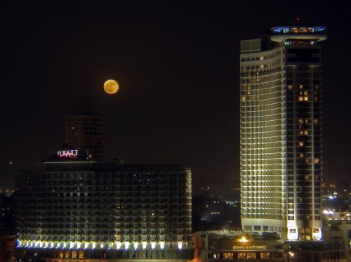 Fotografia de Ruben Seabra - Galeria Fotografica: Maravilloso Egipto 2006 - Foto: Noche de luna en el Cairo