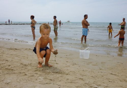 Fotografia de nirvana - Galeria Fotografica: Nios jugando en la playa - Foto: Nios jugando en la playa