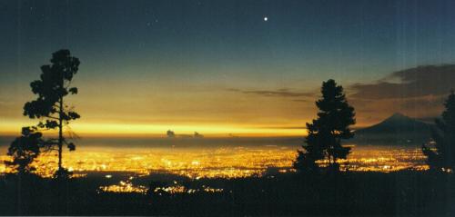 Fotografia de Hor - Galeria Fotografica: Paisajes de Mxico - Foto: 'Luna, venus y Puebla'