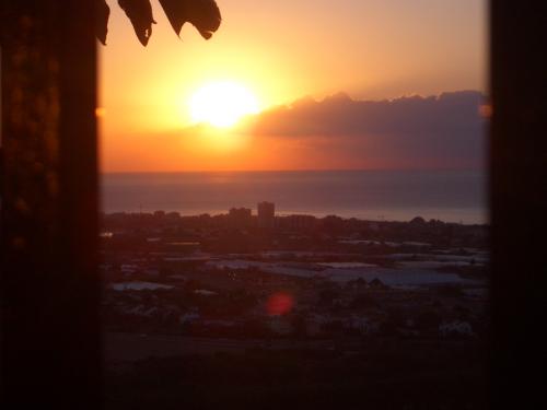 Fotografia de Sin Nombre - Galeria Fotografica: Cosillas - Foto: Amanecer desde Ventana