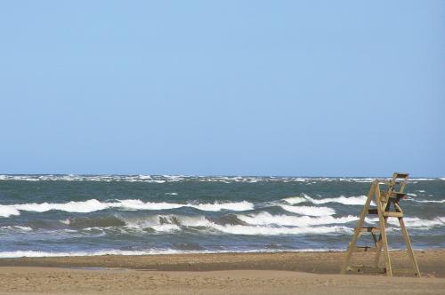 Fotografia de Juanjo - Galeria Fotografica: Delta del Ebro - Foto: Olas y silla en Riomar