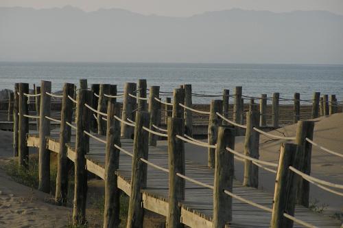 Fotografia de Juanjo - Galeria Fotografica: Delta del Ebro - Foto: Pasarelas y sierra en Riomar