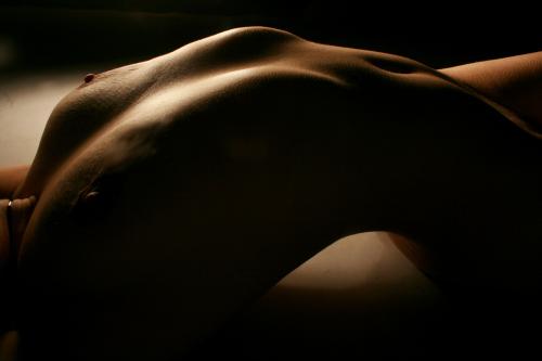 Fotografia de Manel Garcia - Galeria Fotografica: Mis visiones del desnudo (V) - Foto: Curvas en la sombra
