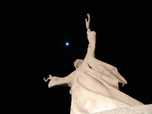 Fotos mas valoradas » Foto de frances - Galería: luna - Fotografía: luna y cristo rey