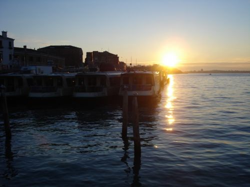 Fotografías menos votadas » Autor: ninguno - Galería: Lumire obcure et claire - Fotografía: En venecia el sol 