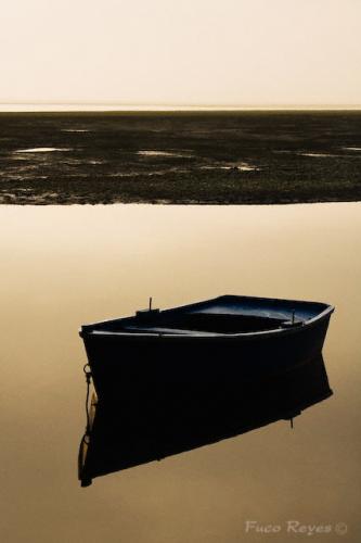 Fotos menos valoradas » Foto de Fuco Reyes Fotografa - Galería: Tiempo cero en Ortigueira - Fotografía: La barca de ulises