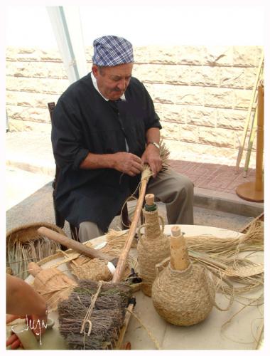 Fotos mas valoradas » Foto de Uan - Galería: ARTESANOS - Fotografía: Haciendo escobas