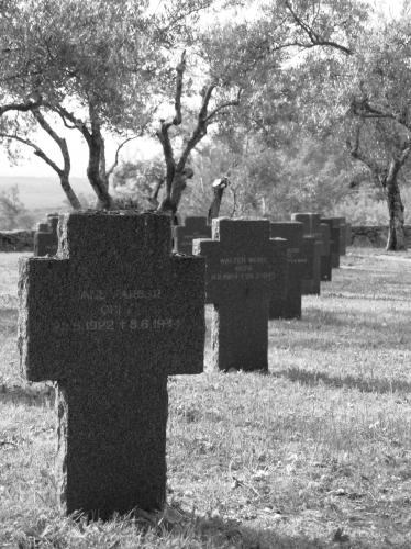 Fotografías menos votadas » Autor: Karlos J. Moreta. - Galería: cementerio militar - Fotografía: 