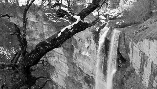 Fotos menos valoradas » Foto de Sin Nombre - Galería: blanco y negro - Fotografía: cascada de gujuli