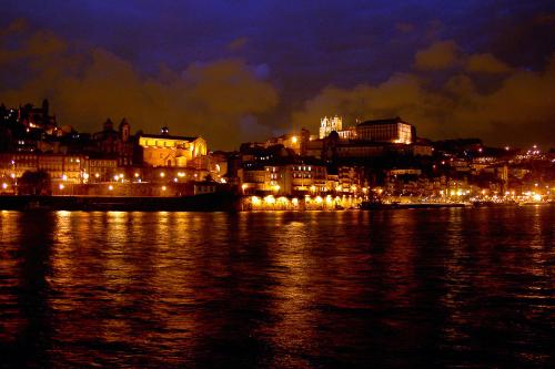 Fotos mas valoradas » Foto de  - Galería: Cidade do Porto - Fotografía: Ribeira  noite