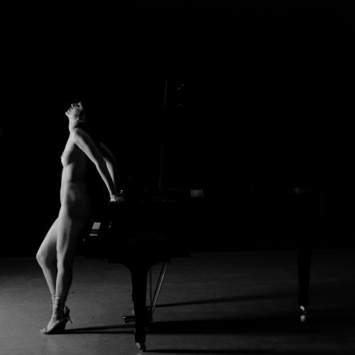 Fotografías menos votadas » Autor: Diego Valds - Galería: Desnudos con piano - Fotografía: 