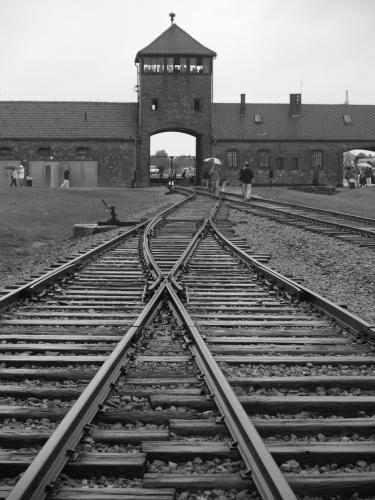 Fotos menos valoradas » Foto de Raquel - Galería: Auschwitz - Fotografía: Puerta de Auswitz 