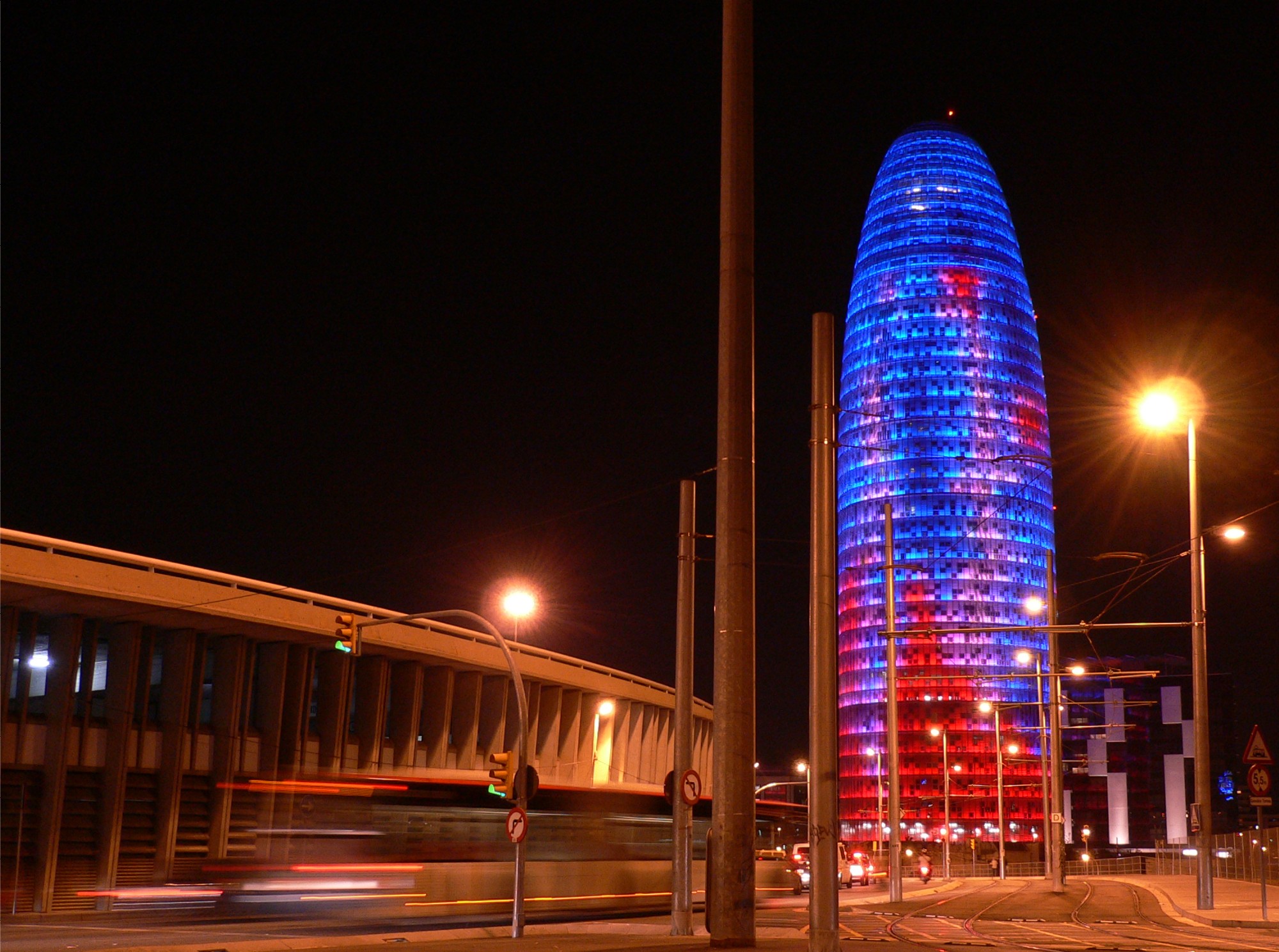 Fotos mas valoradas » Foto de Litus - Galería: Pueblos y ciudades - Fotografía: Torre Agbar de noc